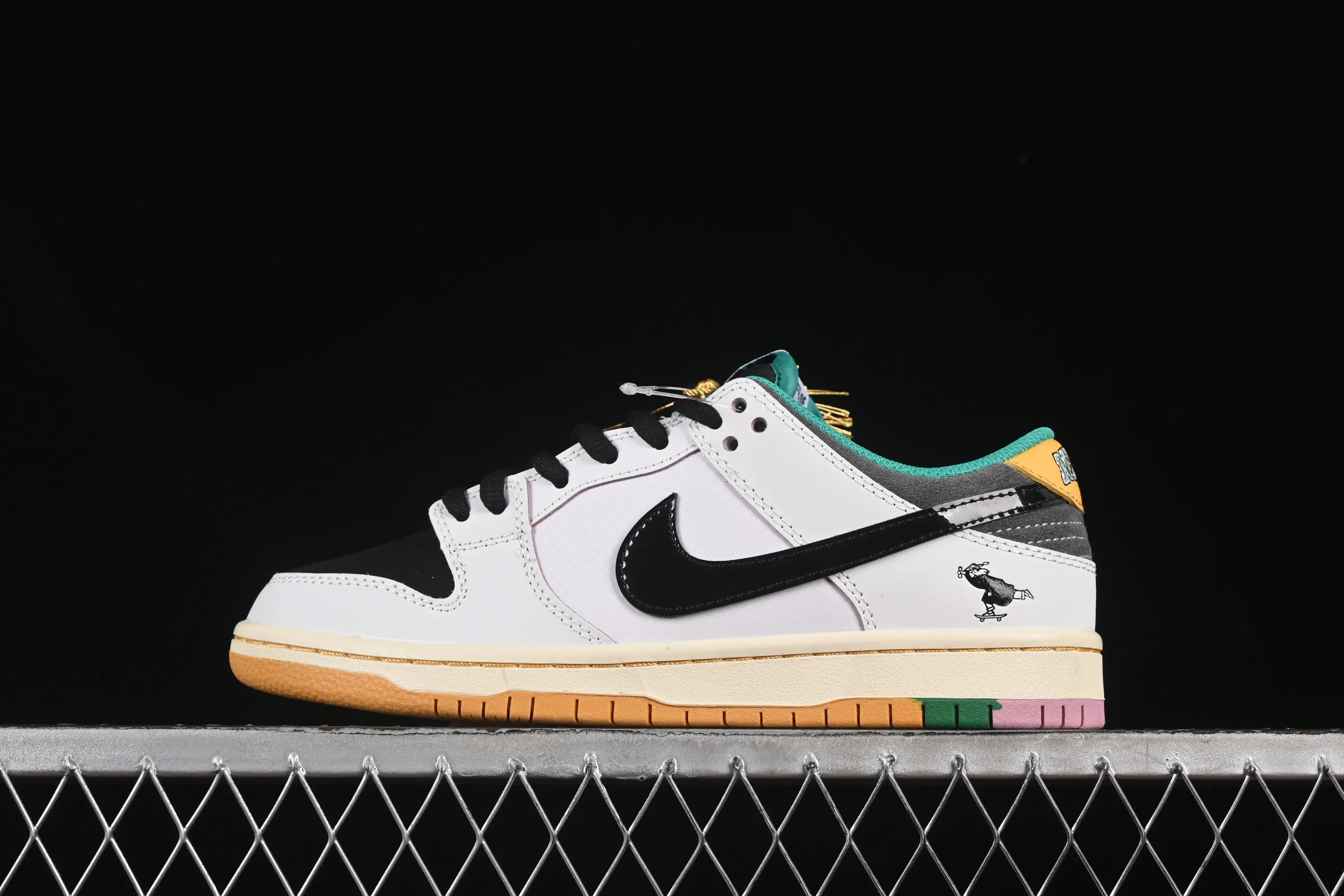 All Categories Nk SB Dunk Series Nk SB Dunk Low Low-top sneakers CSEF x Nike SB Dunk Low Education Foundation co-branded low-top casual sneakers HJ4132-100